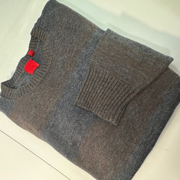 Saks fifth Avenue. Men’s long sleeve pull over sweater.‎ Size large. - Picture 3 of 8